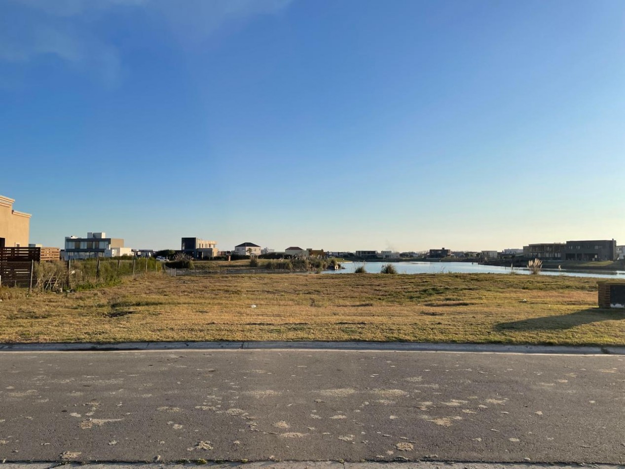 Venta de Lote Fondo a la laguna - San Sebastian