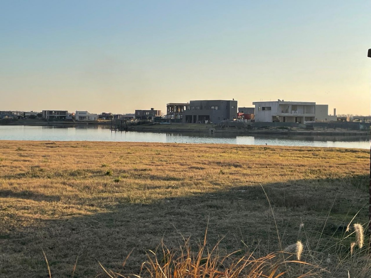 Venta de Lote Fondo a la laguna - San Sebastian