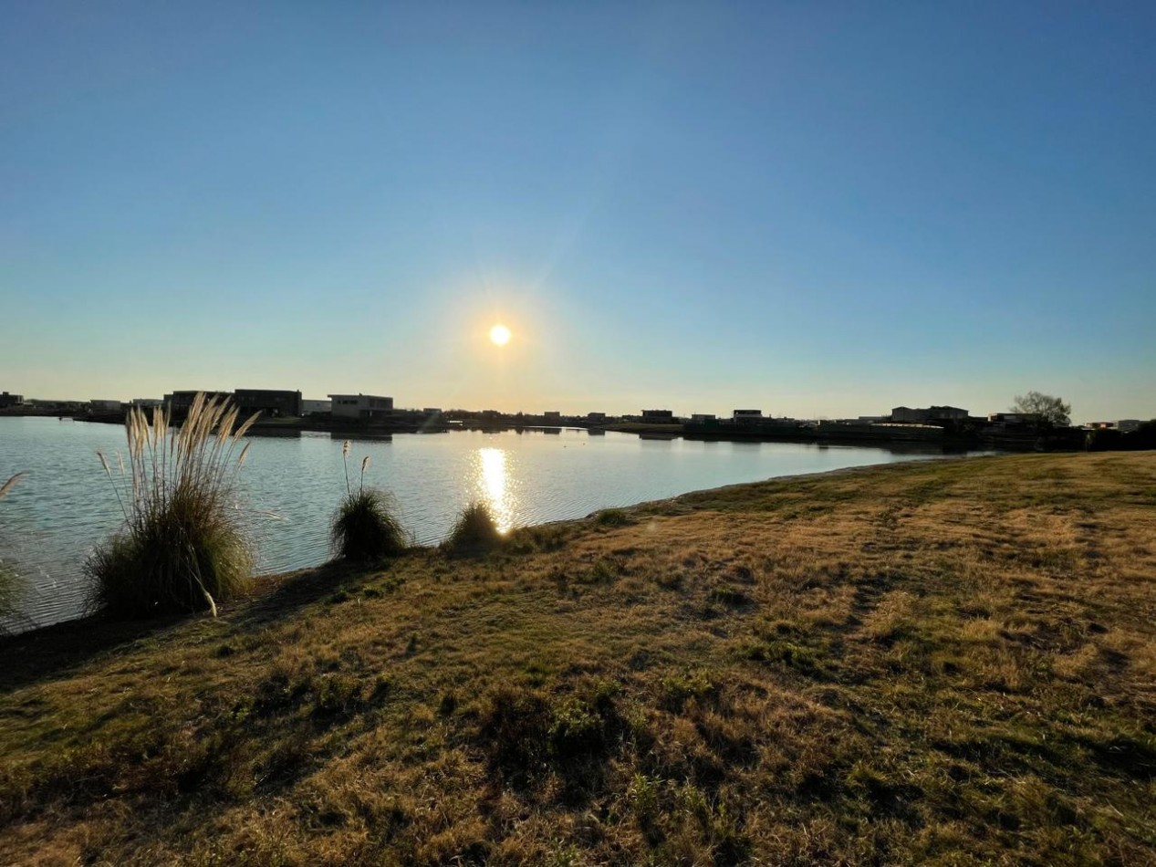 Venta de Lote Fondo a la laguna - San Sebastian